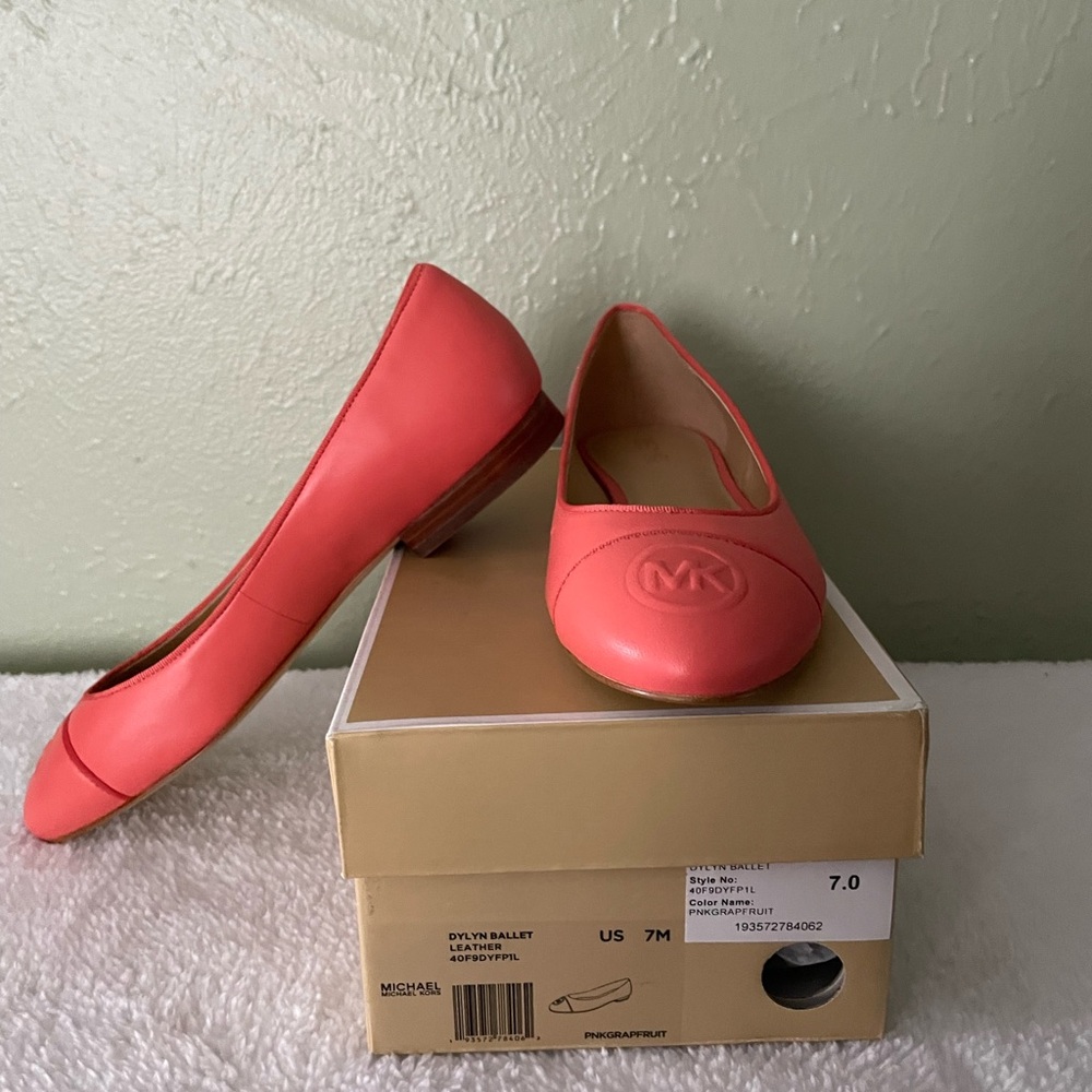 Gorgeous NIB Michael Kors Dylyn Ballet Size 7M Leather Flats Pink Grapefruit